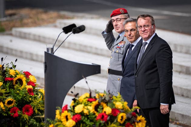Berlin, Feierliches Gelöbnis im BMVg Feierliches Gelöbnis im Bundesministerium der Verteidigung am 20.07.2026 anlässlich des 82. Jahrestages des 20. Juli 1944. Im Bild: Carsten Breuer, Navid Kermani und Boris Pistorius Berlin Bundesministerium der Verteidigung Berlin Deutschland