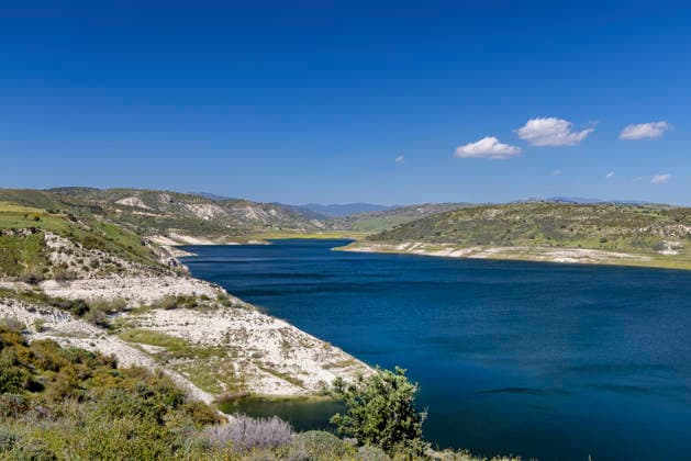 Asprokremmos-Stausee, Blick auf den Nordteil, Zypern, Anarita_Paphos Asprokremmos Reservoir, view of the northern section, Cyprus, Anarita_Paphos BLWS750828