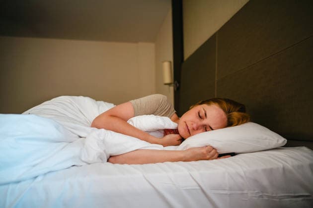 Woman enjoying restful sleep in modern hotel room, copy space Telford, England, United Kingdom R_ATMT2607166B-2078905-01 ,model released, Symbolfoto ,property released