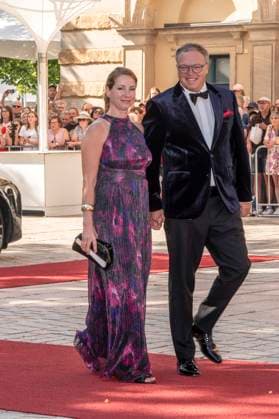 ABB BAYREUTH- Constanze Fuenfstueck und Mario Voigt zu Gast auf dem roten Teppich Ankunft auf dem gruenen Huegel vorm Festspielhaus bei der Eroeffung 150 Jahre Bayreuther Festspieler Richard - Wagner-Festspiele 2026 am 25.07.2025 in Bayreuth Bayern Deutschland