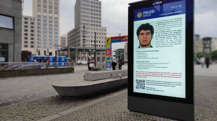 26.07.2026, Berlin - Deutschland. Öffentlicher Fahndungsaufruf am Potsdamer Platz nach Abdul B. nach dem Terroranschlag im Tiergarten in Zusammenhang mit dem Christopher Street Day.