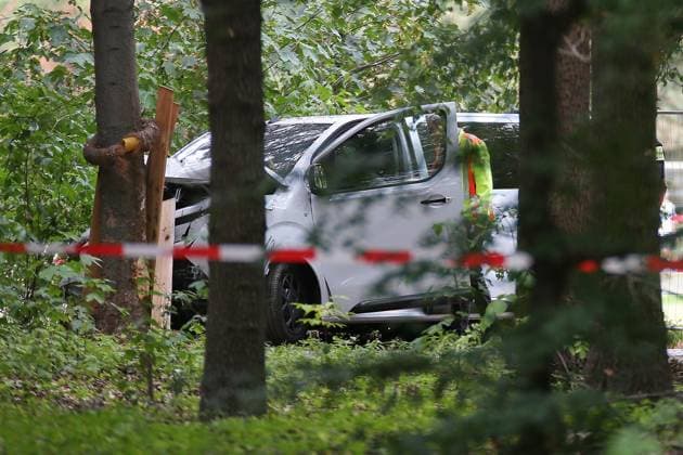 Berlin, Deutschland, 26.07.2026: Auto fährt bei CSD in Menschenmenge: Am nächsten Tag steht das Tatfahrzeug noch immer am Tatort, Polizei und Spurensicherung sind vor Ort. Copyright: xdtsxNachrichtenagenturx dts_128748