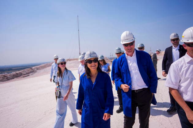 Katherina Reiche (CDU), Bundesministerin fuer Wirtschaft und Energie, besucht die K+S Minerals and Agriculture GmbH Werk Zielitz. Zielitz, 30.07.2026. Fotografiert im Auftrag des Bundesministeriums fuer Wirtschaft und Energie Zielitz Deutschland Copyright: xDominikxButzmannx