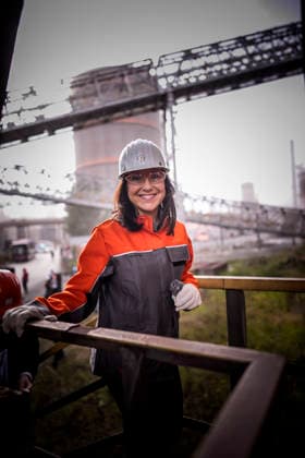 Katherina Reiche (CDU), Bundesministerin fuer Wirtschaft und Energie, besucht die Salzgitter AG, wo die erste mit Wasserstoff betriebene Direkt-Reduktions-Anlage (DRI-Turm) und eine Elektro-Lichtbogenanlage gebaut wird. Salzgitter, 30.07.2026. Fotografiert im Auftrag des Bundesministeriums fuer Wirtschaft und Energie Salzgitter Deutschland Copyright: xDominikxButzmannx