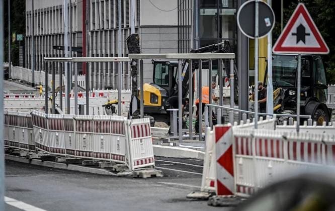 Baustelle der Ruhrbahn an der Hachestraße ** NUR FÜR REDAKTIONELLE ZWECKE ** EDITORIAL USE ONLY **<p>Die Großbaustelle an der Hachestraße in Richtung Hauptbahnhof, neue Haltestelle mit Wartehäuschen am Freitag, dem 31 07 2026. Baustelle der Ruhrbahn an der Hachestraße. Es wird eine neue Straßenbahnstrecke gebaut. Deutschland NRW Essen Copyright: KerstinxKokoska