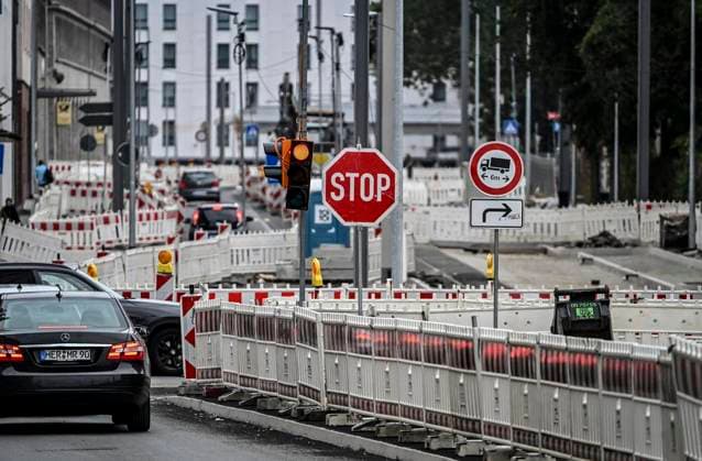 Baustelle der Ruhrbahn an der Hachestraße ** NUR FÜR REDAKTIONELLE ZWECKE ** EDITORIAL USE ONLY **<p>Die Großbaustelle an der Hachestraße in Richtung Hauptbahnhof am Freitag, dem 31 07 2026. Baustelle der Ruhrbahn an der Hachestraße. Es wird eine neue Straßenbahnstrecke gebaut. Deutschland NRW Essen Copyright: KerstinxKokoska