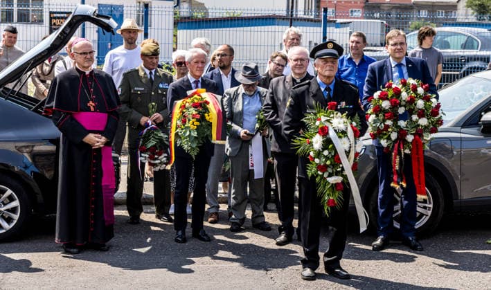 Prague Archbishop Stanislav Pribyl, left, and German Ambassador Peter Reuss, 3rd left, are seen during the memorial event to commemorate 1945 Usti nad Labem massacre of Sudeten Germans following the end of World War II in Usti nad Labem, Czech Republic, on July 31, 2026. (CTKxPhoto VojtechxHajek) CTKPhotoP2026073106054  CTKPhotoP2026073106054