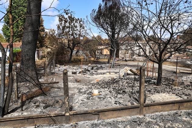 Fire in the Gironde region near Saumos: The town of Le Porge PHOTOPQR SUD OUEST Photo by Fabien Cottereau Le Porge, July 31, 2026 Fire in the Gironde region near Saumos: Avenue du Bassin d’Arcachon, between the town of Le Porge and Lège-Cap-Ferret, and the municipality of Lège-Cap-Ferret—it’s an apocalyptic landscape; it feels like we’re in Oradour-sur-Glane. Le Porge, July 31, 2026 Saumos fire in Gironde The Avenue du Bassin d’Arcachon—between the town of Le Porge and Lège-Cap-Ferret—and the municipality of Lège-Cap-Ferret present an apocalyptic landscape Le Porge 20 Gironde France  Copyright: xPHOTOPQR SUDxOUEST MAXPPPxPhotoxFabienxCottereaux 20260731SDO1408 20260731SDO1408