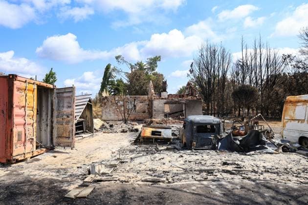 Fire in the Gironde region near Saumos: The town of Le Porge PHOTOPQR SUD OUEST Photo by Fabien Cottereau Le Porge, July 31, 2026 Fire in the Gironde region near Saumos: Avenue du Bassin d’Arcachon, between the town of Le Porge and Lège-Cap-Ferret, and the municipality of Lège-Cap-Ferret—it’s an apocalyptic landscape; it feels like we’re in Oradour-sur-Glane. Le Porge, July 31, 2026 Saumos fire in Gironde The Avenue du Bassin d’Arcachon—between the town of Le Porge and Lège-Cap-Ferret—and the municipality of Lège-Cap-Ferret present an apocalyptic landscape Le Porge 20 Gironde France  Copyright: xPHOTOPQR SUDxOUEST MAXPPPxPhotoxFabienxCottereaux 20260731SDO1404 20260731SDO1420