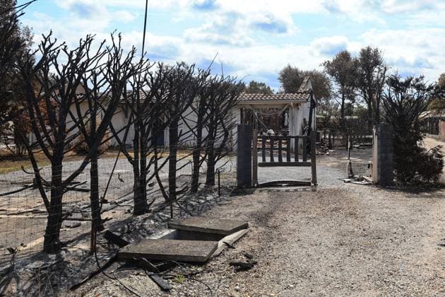 Fire in the Gironde region near Saumos: The town of Le Porge PHOTOPQR SUD OUEST Photo by Fabien Cottereau Le Porge, July 31, 2026 Fire in the Gironde region near Saumos: Avenue du Bassin d’Arcachon, between the town of Le Porge and Lège-Cap-Ferret, and the municipality of Lège-Cap-Ferret, the scene is apocalyptic—it feels like Oradour-sur-Glane. Le Porge, July 31, 2026 Saumos fire in Gironde The Avenue du Bassin d’Arcachon—between the town of Le Porge and Lège-Cap-Ferret—and the municipality of Lège-Cap-Ferret present an apocalyptic landscape Le Porge 20 Gironde France  Copyright: xPHOTOPQR SUDxOUEST MAXPPPxPhotoxFabienxCottereaux 20260731SDO1404 20260731SDO1424