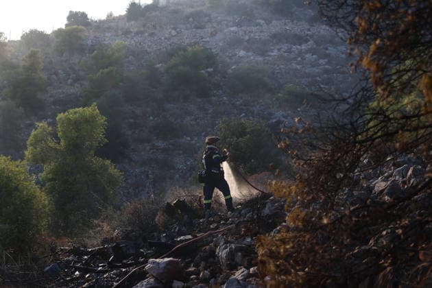 News Bilder des Tages Forest fire in the Western Athens ATHENS, GREECE - JULY 31: Firefighting forces and volunteer groups work to extinguish a wildfire burning on a hill in Haidari, western Athens, Greece, on July 31, 2026. Dimitris Kapantais Anadolu Athens Greece. Editorial use only. Please get in touch for any other usage.  Copyright: x2026xAnadoluxDimitrisxKapantaisx
