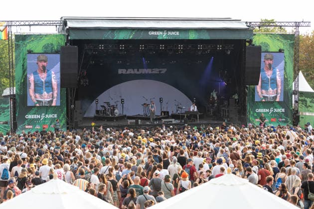 Green Juice Festival 2026 - RAUM27 Die Bremerhavener Indie-Pop Band Raum27 beim Open Air Live Auftritt auf der Mainstage beim Green Juice Festival im Park Neu-Vilich in Bonn Bonn Neu-Vilich Nordrhein-Westfalen Deutschland Copyright: xMarcxJohnx