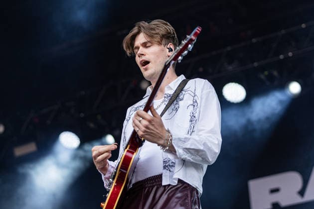 Green Juice Festival Bonn, 31.7.2026 Mathis Schröder von Raum27 -- Das Green Juice Festival in Bonn feiert 2026 seinen 18. Geburtstag. Vom kleinen Privatkonzert hat es sich inzwischen zu einer festen Größe im Bonner Veranstaltungskalender gemausert. Das Festival findet an zwei Tagen im Park von Bonn-Beuel-Vilich statt. Es gibt eine große Bühne, den 1Live-Sektor-Bus und eine Newcomer-Stage. Bonn Park Neu-Vilich NRW Deutschland Copyright: xSebastianxDerixx