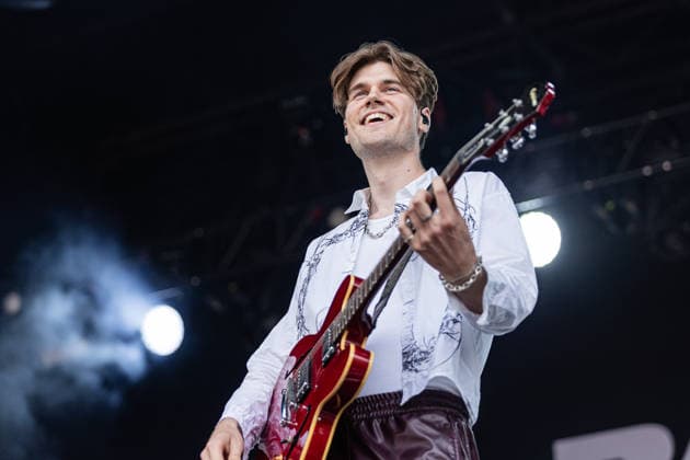 Green Juice Festival Bonn, 31.7.2026 Mathis Schröder von Raum27 -- Das Green Juice Festival in Bonn feiert 2026 seinen 18. Geburtstag. Vom kleinen Privatkonzert hat es sich inzwischen zu einer festen Größe im Bonner Veranstaltungskalender gemausert. Das Festival findet an zwei Tagen im Park von Bonn-Beuel-Vilich statt. Es gibt eine große Bühne, den 1Live-Sektor-Bus und eine Newcomer-Stage. Bonn Park Neu-Vilich NRW Deutschland Copyright: xSebastianxDerixx