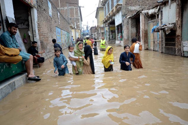 July 31, 2026, Peshawar, Peshawar, Pakistan: Residents wade through flooded street as monsoon rains inundate Peshawar..People wade through a flooded street during heavy monsoon rain in Peshawar, Khyber Pakhtunkhwa province, Pakistan, on July 31, 2026. Pakistan s Meteorological Department (PMD) forecast the current monsoon spell to continue until August 5, warning of widespread rain, thunderstorms, heavy to very heavy downpours, and the risk of urban flooding, flash floods, landslides and river flooding across parts of the country. Peshawar Pakistan - ZUMAa217 20260731_znp_a217_031 Copyright: xHussainxAlix