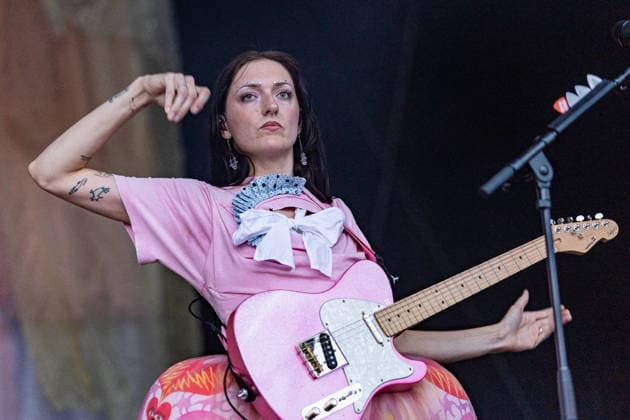 Green Juice Festival Bonn, 31.7.2026 Nina Kummer von Blond -- Das Green Juice Festival in Bonn feiert 2026 seinen 18. Geburtstag. Vom kleinen Privatkonzert hat es sich inzwischen zu einer festen Größe im Bonner Veranstaltungskalender gemausert. Das Festival findet an zwei Tagen im Park von Bonn-Beuel-Vilich statt. Es gibt eine große Bühne, den 1Live-Sektor-Bus und eine Newcomer-Stage. Bonn Park Neu-Vilich NRW Deutschland Copyright: xSebastianxDerixx