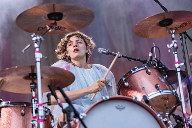 Green Juice Festival Bonn, 31.7.2026 Lotta Kummer von Blond -- Das Green Juice Festival in Bonn feiert 2026 seinen 18. Geburtstag. Vom kleinen Privatkonzert hat es sich inzwischen zu einer festen Größe im Bonner Veranstaltungskalender gemausert. Das Festival findet an zwei Tagen im Park von Bonn-Beuel-Vilich statt. Es gibt eine große Bühne, den 1Live-Sektor-Bus und eine Newcomer-Stage. Bonn Park Neu-Vilich NRW Deutschland Copyright: xSebastianxDerixx