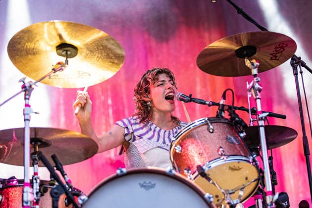 Green Juice Festival Bonn, 31.7.2026 Lotta Kummer von Blond -- Das Green Juice Festival in Bonn feiert 2026 seinen 18. Geburtstag. Vom kleinen Privatkonzert hat es sich inzwischen zu einer festen Größe im Bonner Veranstaltungskalender gemausert. Das Festival findet an zwei Tagen im Park von Bonn-Beuel-Vilich statt. Es gibt eine große Bühne, den 1Live-Sektor-Bus und eine Newcomer-Stage. Bonn Park Neu-Vilich NRW Deutschland Copyright: xSebastianxDerixx