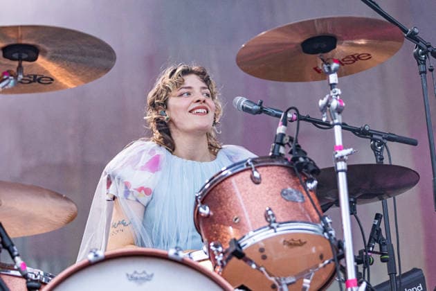 Green Juice Festival Bonn, 31.7.2026 Lotta Kummer von Blond -- Das Green Juice Festival in Bonn feiert 2026 seinen 18. Geburtstag. Vom kleinen Privatkonzert hat es sich inzwischen zu einer festen Größe im Bonner Veranstaltungskalender gemausert. Das Festival findet an zwei Tagen im Park von Bonn-Beuel-Vilich statt. Es gibt eine große Bühne, den 1Live-Sektor-Bus und eine Newcomer-Stage. Bonn Park Neu-Vilich NRW Deutschland Copyright: xSebastianxDerixx