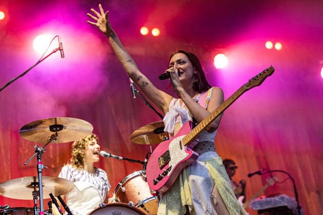 Green Juice Festival Bonn, 31.7.2026 Blond - Nina und Lotta Kummer -- Das Green Juice Festival in Bonn feiert 2026 seinen 18. Geburtstag. Vom kleinen Privatkonzert hat es sich inzwischen zu einer festen Größe im Bonner Veranstaltungskalender gemausert. Das Festival findet an zwei Tagen im Park von Bonn-Beuel-Vilich statt. Es gibt eine große Bühne, den 1Live-Sektor-Bus und eine Newcomer-Stage. Bonn Park Neu-Vilich NRW Deutschland Copyright: xSebastianxDerixx
