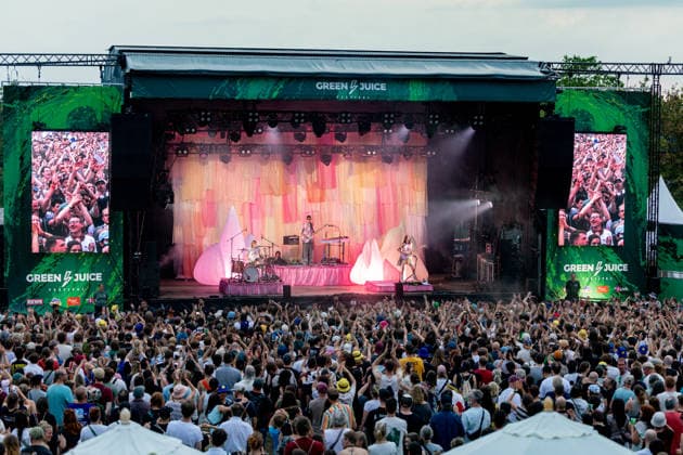 Green Juice Festival 2026 - BLOND Die Chemnitzer Indie-Pop Band Blond beim Open Air Live Auftritt auf der Mainstage beim Green Juice Festival im Park Neu-Vilich in Bonn Bonn Neu-Vilich Nordrhein-Westfalen Deutschland Copyright: xMarcxJohnx
