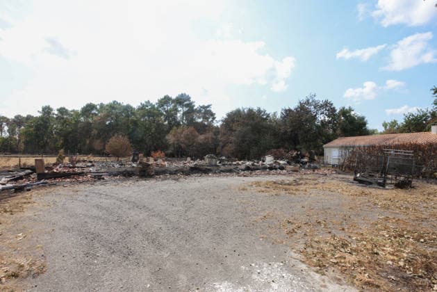 Fires in Gironde: One of the many homes destroyed on Avenue des Lacs in Le Porge, Gironde, on July 31, 2026. Jean Marc LHOMER, Bestimage France  Copyright: xJean-MarcxLhomerx xBestimagexJean-MarcxLhomerx xBestimagex