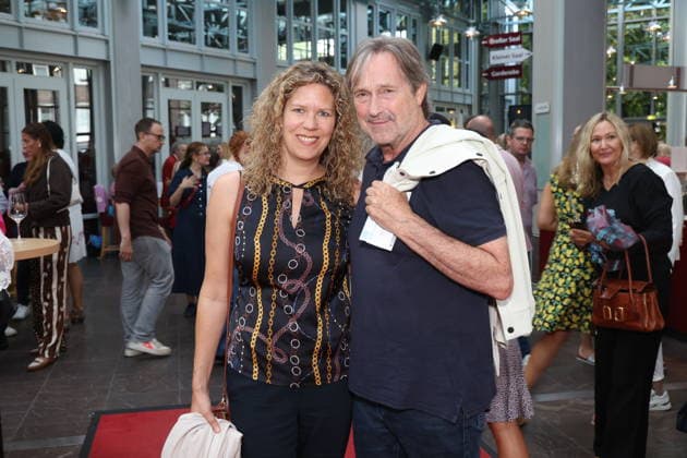 Sabrina Böcker und Helmut Zierl bei der Premiere der Komödie Bis dass der Tod, Komödie Winterhuder Fährhaus Hamburg. In dem Theaterstück geht um einen tollpatschigen Auftragskiller, der von verschiedenen Angehörigen einer Familie beauftragt wird, den jeweils anderen umzubringen. Der einzige Grund: dem Erben oder der Erbin winkt ein Millionenvermögen, Hamburg 31.7.2026