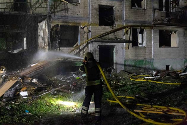 Russian attack damages apartment block in Kyiv™s Solomianskyi district A State Emergency Service rescuer sprays water at the damaged structures of a five-storey apartment block in the Solomianskyi district, partially destroyed by an overnight Russian missile strike, Kyiv, Ukraine, August 1, 2026. The attack caused partial collapse and fire in the building. Rescue workers evacuated 35 residents from the upper floors. Two people were killed and eight injured., Credit:Kyrylo Chubotin Ukrinform Avalon Ukraine, Kyiv  Copyright: xKyryloxChubotinx xUkrinformx xAvalonx 1120092080
