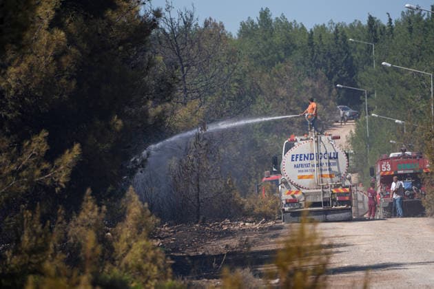 Firefighting efforts continue in Izmir IZMIR, TURKIYE - AUGUST 01: Turkish General Directorate of Forestry teams and firefighters, supported by aircraft, fight a forest fire in the Tinaztepe neighborhood of Buca district in Izmir, Turkiye on August 01, 2026. Aerial and ground teams continue efforts to bring the blaze under control. Citizens are also supporting the firefighting efforts. Berkan Cetin Anadolu Izmir Turkey. Editorial use only. Please get in touch for any other usage.  Copyright: x2026xAnadoluxBerkanxCetinx