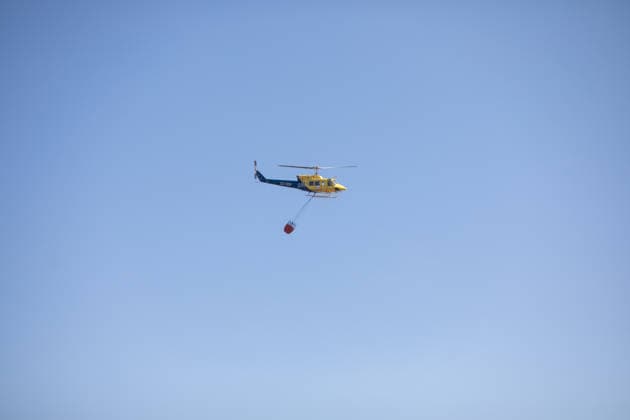 The situation with the Fermoselle, Zamora, wildfire is improving and has been downgraded to severity level 1, although heat and wind will complicate matters this afternoon. A helicopter during wildfire suppression efforts, August 1, 2026, in Mámoles, Zamora, Castile and León, Spain. The situation with the forest fire in Fermoselle, Zamora, is more favorable this Saturday than it was the previous day thanks to the efforts made overnight, aided by relative humidity of nearly 80 percent, which has led the regional government to lower its severity rating to Potential Severity Index (IGR) 1, although the weather forecast for the afternoon is once again unfavorable for firefighting efforts. Throughout the day, residents of most towns are expecte Copyright: xPalomaxV.xEscarpax 7698343
