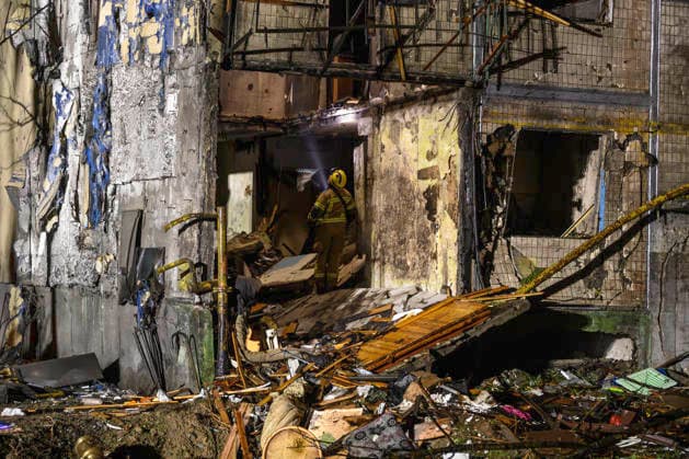 Russian Ballistic Missile Strike On A Residential Building In Kyiv, Ukraine Emergency responders work at the site of a Russian ballistic missile strike on a residential building in Kyiv, Ukraine, on August 1, 2026. Overnight, Russia launched 32 missiles, the majority of them ballistic, targeting the Ukrainian capital. According to local authorities, nine people were killed and at least 30 others were injured. Kyiv Ukraine  Copyright: xMaxymxMarusenkox originalFilename: musiienko-notitle260801_nppiI.jpg