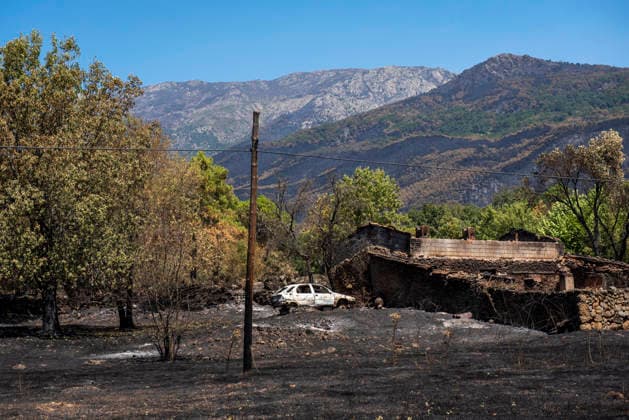 The fire in Burgohondo, Ávila, is progressing as expected, and 50 firefighters from Catar have been deployed. A car and a house were burned in Casavieja on August 1, 2026, in Ávila, Castile and León, Spain. The regional delegate of the Regional Government in Ávila, José Francisco Hernández Herrero, has stated that the Burgohondo wildfire is progressing as expected and has expressed confidence that it can be fully brought under control in the coming hours or days, although for the time being it remains at Level 2 on the Potential Severity Index (IGR) 2 AUGUST 2026 FIRE NATURAL DISASTER BURNT LANDSCAPE CHARRED SMOKE GARDEN TIÉTAR VALLEY LA ADRADA CASAVIEJA PIEDRALAVES Casavieja, Ávila, Castile and León Casavieja, Ávila, Castile and León Spai Copyright: xGabrixSolerax 7698498