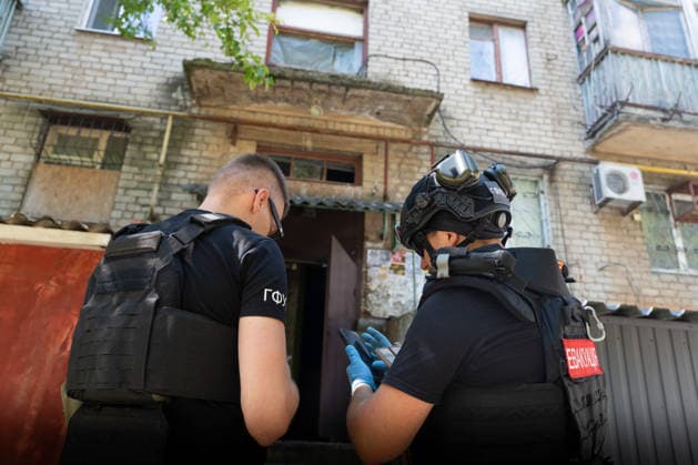 August 1, 2026, Kramatorsk, Donetsk Oblast, Ukraine: Crew members of the East SOS Organisation are carrying out evacuations from the outskirts of Kramatorsk, Donetsk Oblast Kramatorsk Ukraine  - ZUMAm350 20260801_zip_m350_026 Copyright: xCameronxJones-Manleyx