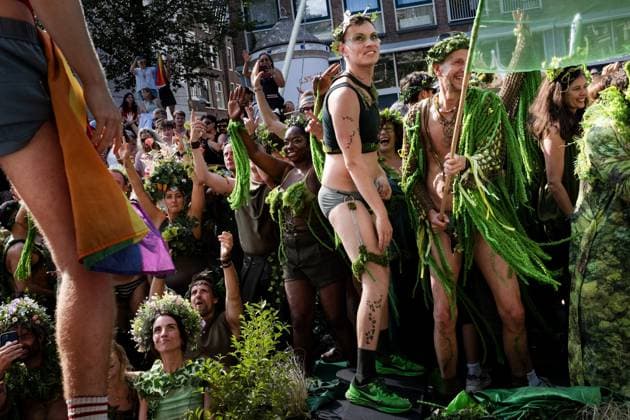 AMSTERDAM - Participants and spectators during the Canal Parade. The boat parade is traditionally part of the Pride celebrations in the capital. RAMON VAN FLYMEN ANP netherlands out - belgium out  Copyright: xx x564703882x originalFilename: 564703882.jpg
