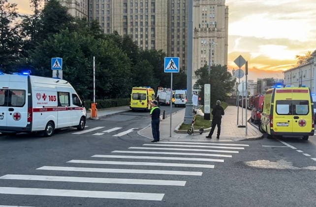 RUSSIA, MOSCOW - AUGUST 1, 2026: Emergency services respond to the scene of an explosion near a cafe in Kudrinskaya Square, central Moscow, three dead, 15 suffering injuries of various degrees of severity. Video screen grab. Best quality available. Georgy Frolov TASS  95692747