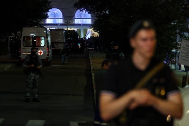 RUSSIA, MOSCOW - AUGUST 1, 2026: Emergency services respond to the scene of an explosion near a cafe in Kudrinskaya Square, central Moscow, three dead, 15 suffering injuries of various degrees of severity Moscow Russia  - ZUMAt113 20260801_zaa_t113_670 Copyright: xDanilxAikinx