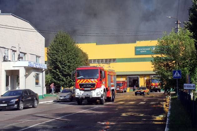 Russia strikes industrial facility in Kyiv region State Emergency Service vehicles are involved in a firefighting effort at a civilian industrial and logistics facility that caught fire as a result of an overnight Russian attack, in Vyshneve, Bucha district, Kyiv region, Ukraine, on August 1, 2026. Vyshneve Kyiv region Ukraine  Copyright: xVolodymyrxTarasovx originalFilename: ukrinform-russiast260801_npE43.jpg