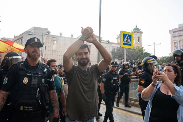 August 1, 2026, Ceuta, Spain: CEUTA, Spain Ã¢â‚¬ August 1, 2026: Demonstrators gather in Ceuta to protest against far-right groups following calls for an anti-immigration rally after the arrival of tens of thousands of migrants. Authorities blocked the entry of members of the group NoÂºcleo Nacional, while activist Alvise Po rez entered the city and later left under police escort. Ceuta Spain - ZUMAq101 20260801_zna_q101_214 Copyright: xMarioxMoroÂ³Nx
