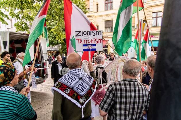 August 1, 2026, Berlin, Germany: BERLIN, Germany Ã¢â‚¬ August 2026: Thousands of people march through the Prenzlauer Berg district of Berlin in solidarity with Palestine and against the ongoing war in Gaza. The demonstration, attended by families, children, and elderly participants, took place under heavy police presence. A counter-demonstration was also held by pro-Zionist groups, with police monitoring both gatherings. Berlin Germany - ZUMAq101 20260801_zna_q101_257 Copyright: xAndro SxTrujillox
