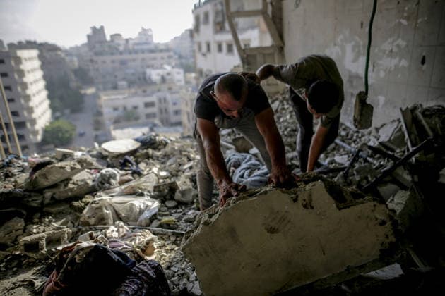 Israeli attacks on Gaza continue despite the ceasefire GAZA CITY, GAZA, PALESTINE - AUGUST 2: Palestinians inspect the rubble of the Abu Latif house hit by an Israeli strike in the port area of Gaza City, Gaza, Palestine on August 02, 2026. It is reported that the attack killed and injured many Palestinians. Saeed M. M. T. Jaras Anadolu Gaza City Gaza. Editorial use only. Please get in touch for any other usage.  Copyright: x2026xAnadoluxSaeedxM.xM.xT.xJarasx