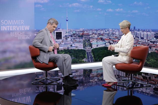 CSU-Vorsitzender Markus Söder, Moderatorin Anna Engelke, Deutschland, Berlin, ARD-Sommerinterview mit CSU-Vorsitzender Markus Söder