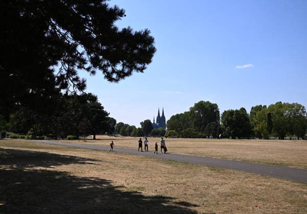 02.08.2026, xophax, öffentliches Leben, Köln, Rheinpark , Kölner Dom. Sommer in Köln Köln