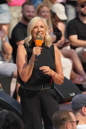 ZDF-Fernsehgarten 2026. Andrea (Kiwi) Kiewel im ZDF Fernsehgarten mit dem Motto Rock im Garten am 02.08.2026 in Mainz. Mainz ZDF Fernsehgarten Rheinland-Pfalz