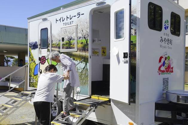 Aftermath of strong earthquake in Kumamoto An evacuee uses a toilet car parked at an evacuation center in Hikawa in Kumamoto Prefecture, southwestern Japan, on July 31, 2026, after a powerful earthquake struck the region on July 28.  A14AA0005624894P