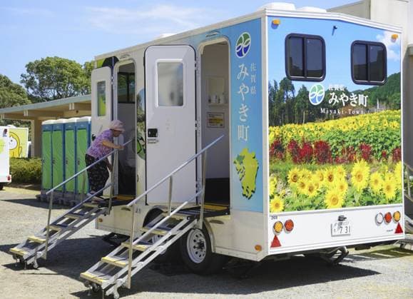 Aftermath of strong earthquake in Kumamoto An evacuee uses a toilet car parked at an evacuation center in Hikawa in Kumamoto Prefecture, southwestern Japan, on July 31, 2026, after a powerful earthquake struck the region on July 28.  A14AA0005624895P