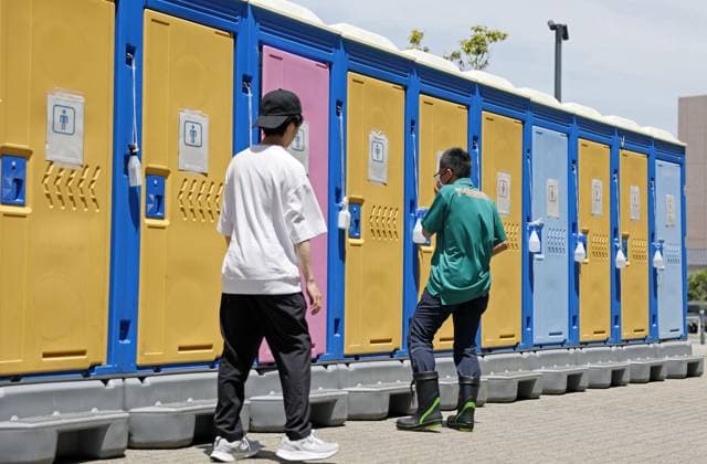 Aftermath of strong earthquake in Kumamoto People use temporary toilets set up at the city hall of Yatsushiro in Kumamoto Prefecture, southwestern Japan, on Aug. 1, 2026, following a powerful earthquake in the region on July 28.  A14AA0005624913P