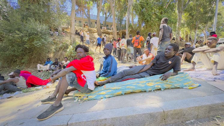 Migrant crisis in Cueta An unprecedented border crisis has hit the Spanish North African enclave of Ceuta, where an estimated 60,000 migrants crossed from Morocco. Pictured. African migrants resting on the street. 02.08.2026  Copyright: xIanxWhittakerx NINTCHDBPICT001099189199