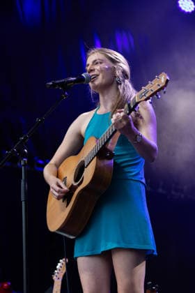 03.08.2026, Locarno, laRotonda, Rotonda by la Mobiliare 2026 Locarno: Anya Louise, Anya Louise (lead vocals, guitars and ukulele) Locarno laRotonda Ticino Switzerland Copyright: xJustPictures.ch FrancescoxMinghettix