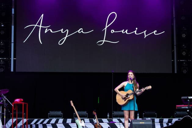 03.08.2026, Locarno, laRotonda, Rotonda by la Mobiliare 2026 Locarno: Anya Louise, Anya Louise (lead vocals, guitars and ukulele) Locarno laRotonda Ticino Switzerland Copyright: xJustPictures.ch FrancescoxMinghettix