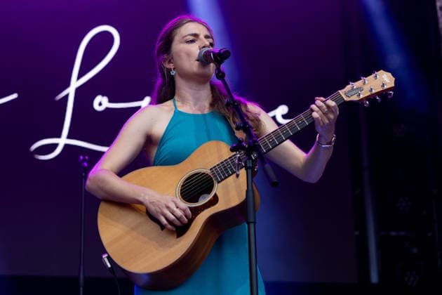 03.08.2026, Locarno, laRotonda, Rotonda by la Mobiliare 2026 Locarno: Anya Louise, Anya Louise (lead vocals, guitars and ukulele) Locarno laRotonda Ticino Switzerland Copyright: xJustPictures.ch FrancescoxMinghettix